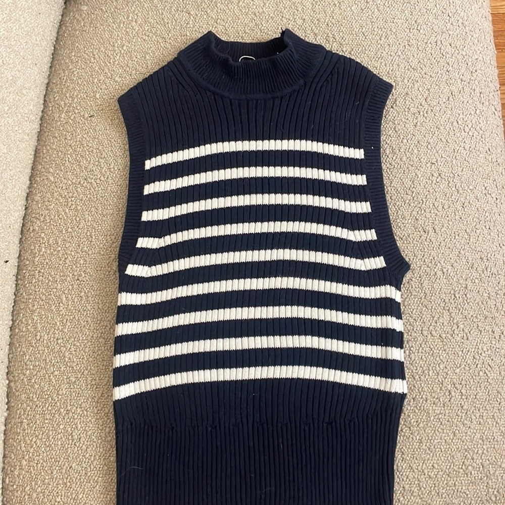 A&F Top - Picture 1 of 5